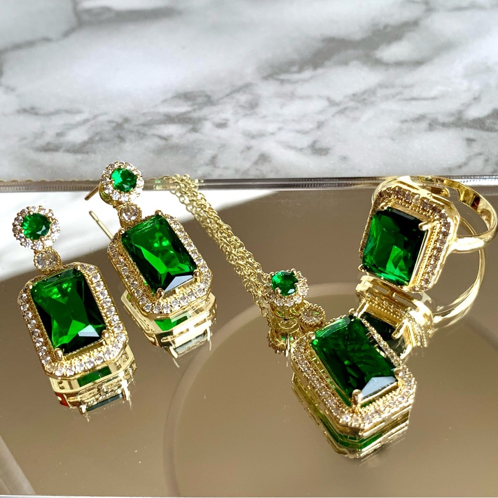 ♦️SALE♦️Luxury Emerald Green Cubic Zirconia Sets